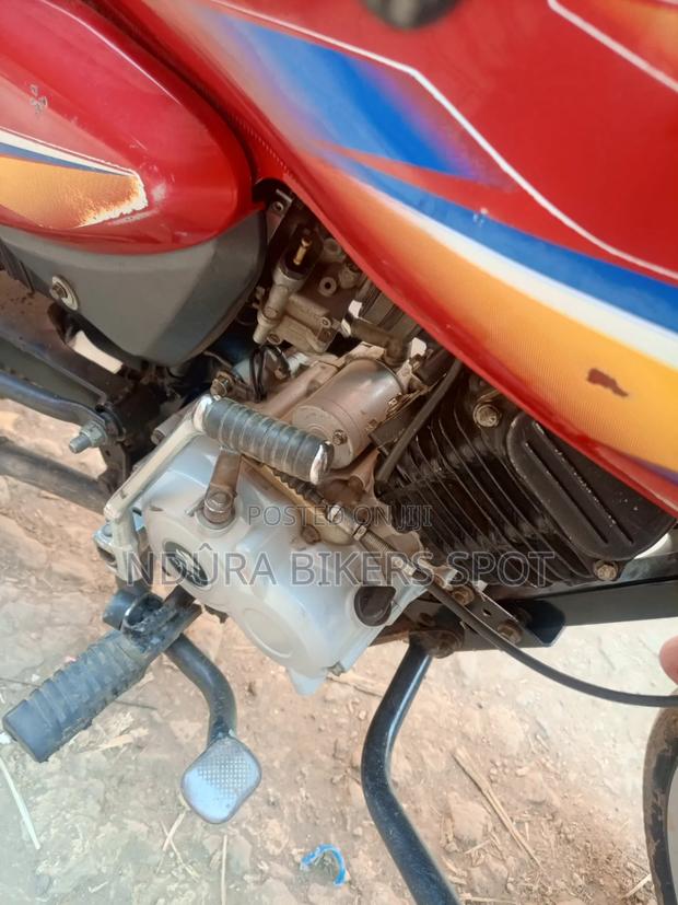 Bajaj Boxer 125 2025 Red - thumbnail 2