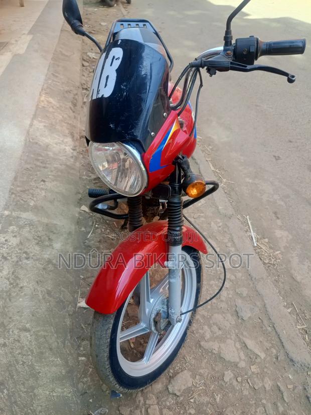 Bajaj Boxer 125 2025 Red - thumbnail 3