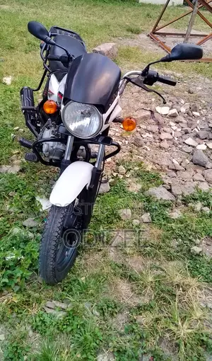 Bajaj Boxer 2021 White