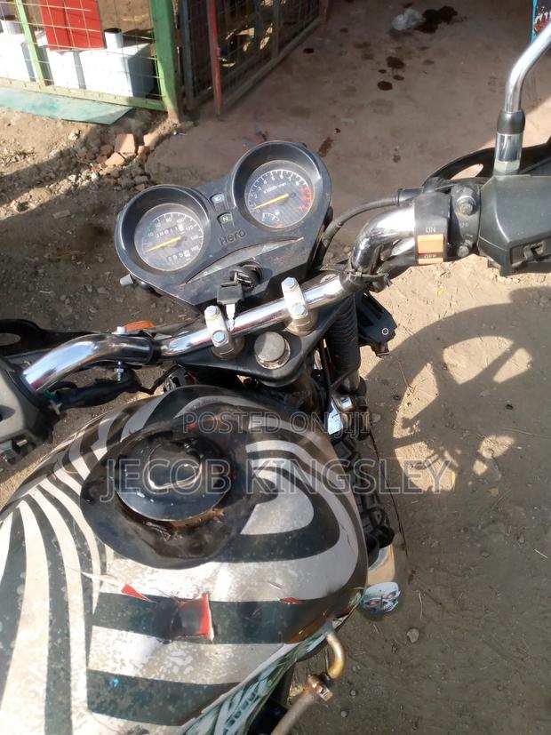 Hero Hero Hunk 150R Dual Disc ABS 2024 Black - thumbnail 2