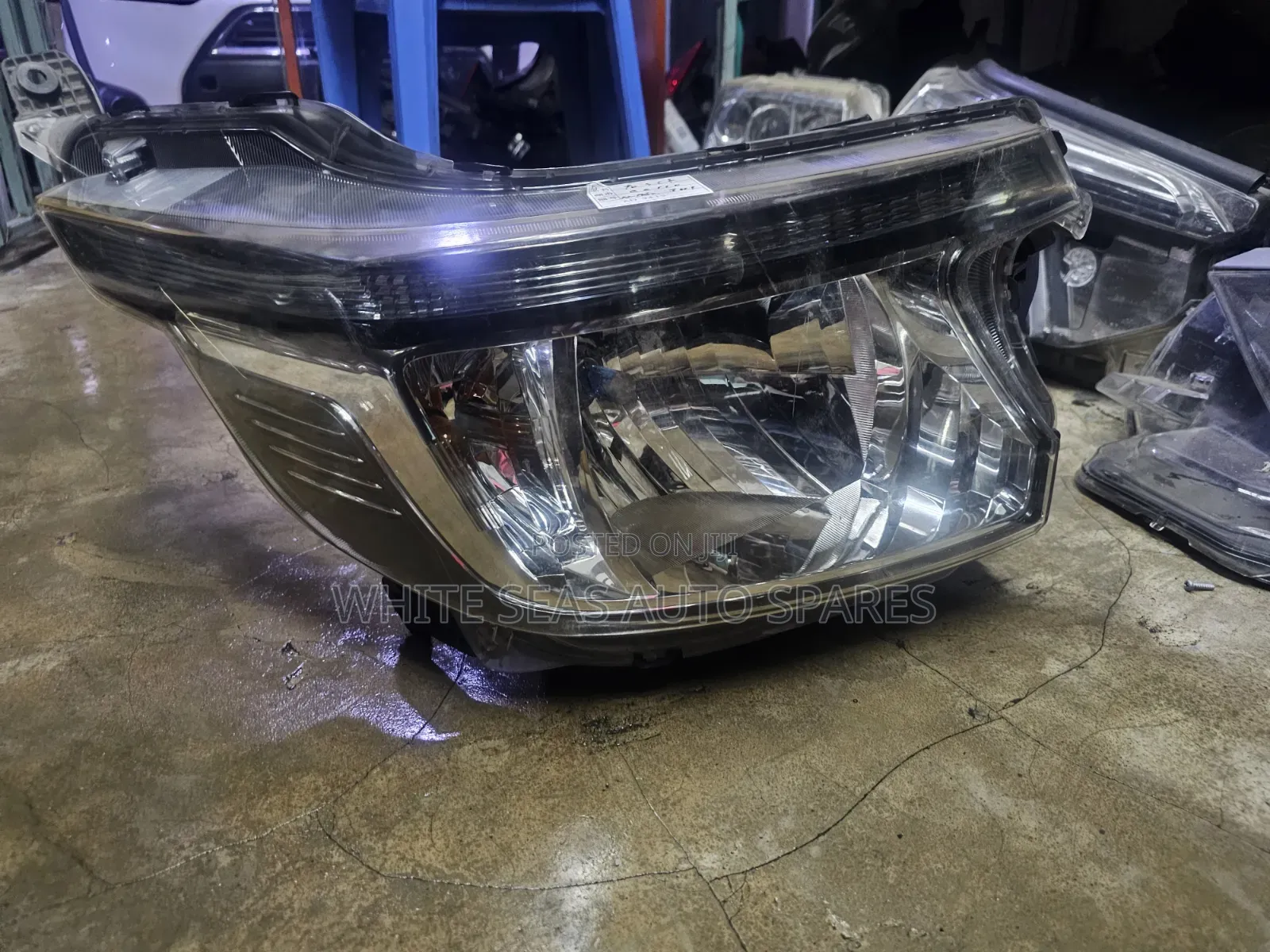N-Wagon Headlight