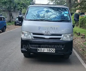 Toyota HiAce 2016 Silver