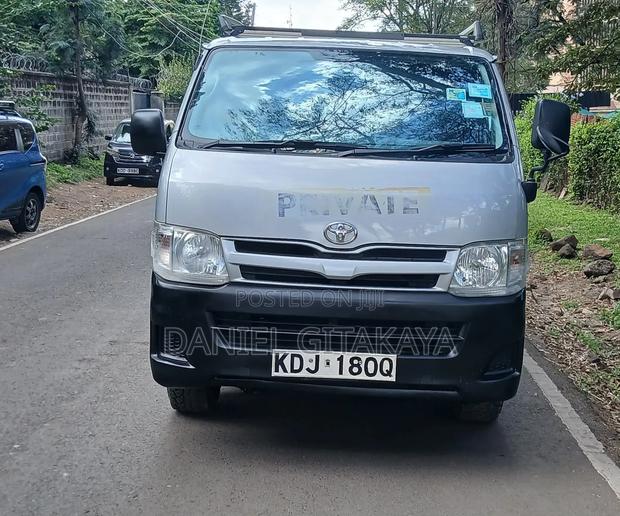 Toyota HiAce 2016 Silver