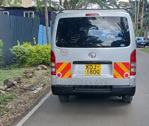 Toyota HiAce 2016 Silver