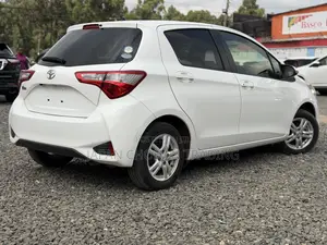 Toyota Vitz 1.0 FWD 5dr 2019 White