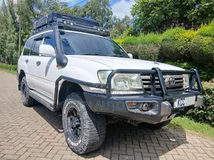 Toyota Land Cruiser 2000 White