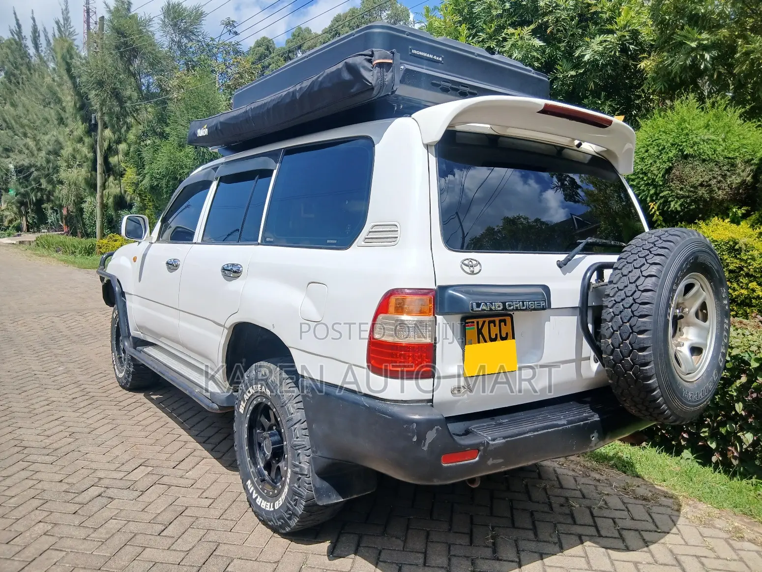 Toyota Land Cruiser 2000 White