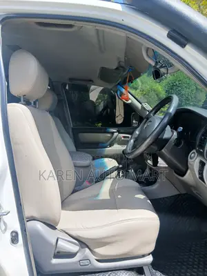 Toyota Land Cruiser 2000 White