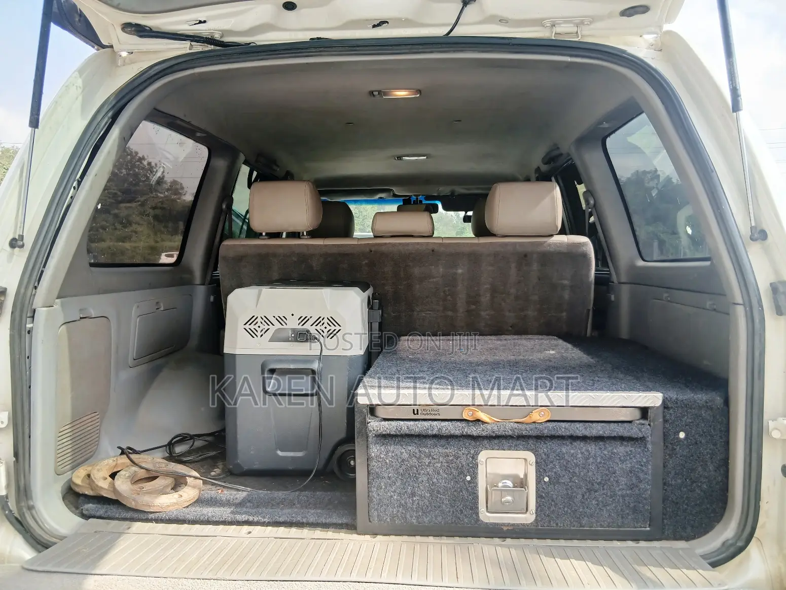Toyota Land Cruiser 2000 White