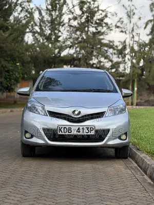Toyota Vitz 2013 Silver