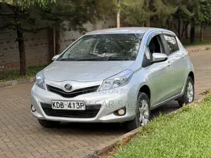 Toyota Vitz 2013 Silver