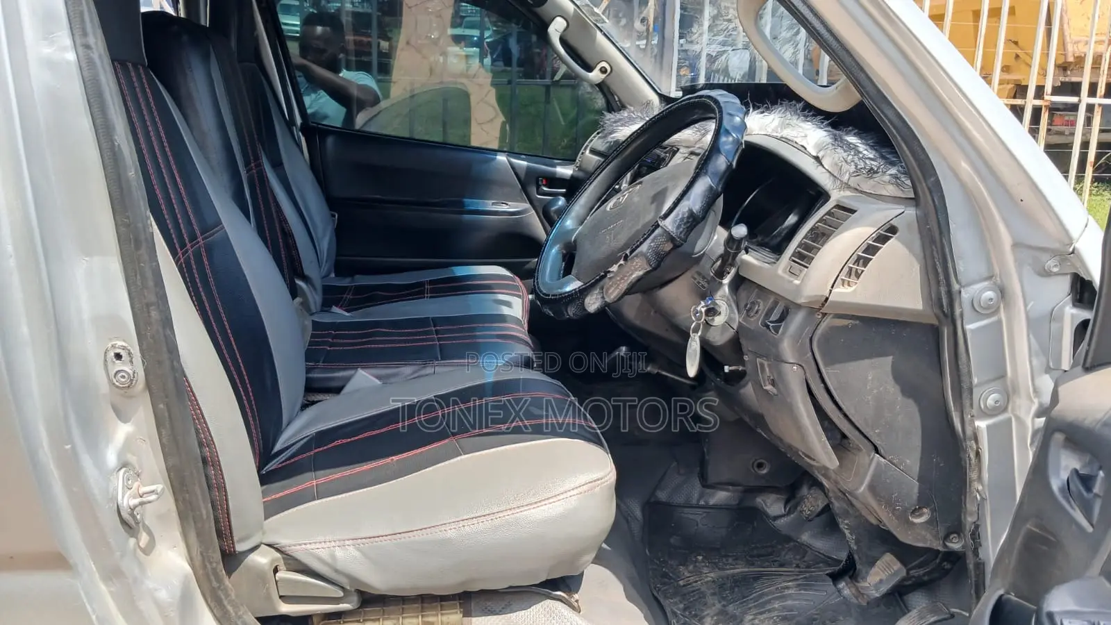Toyota HiAce 2012 Silver