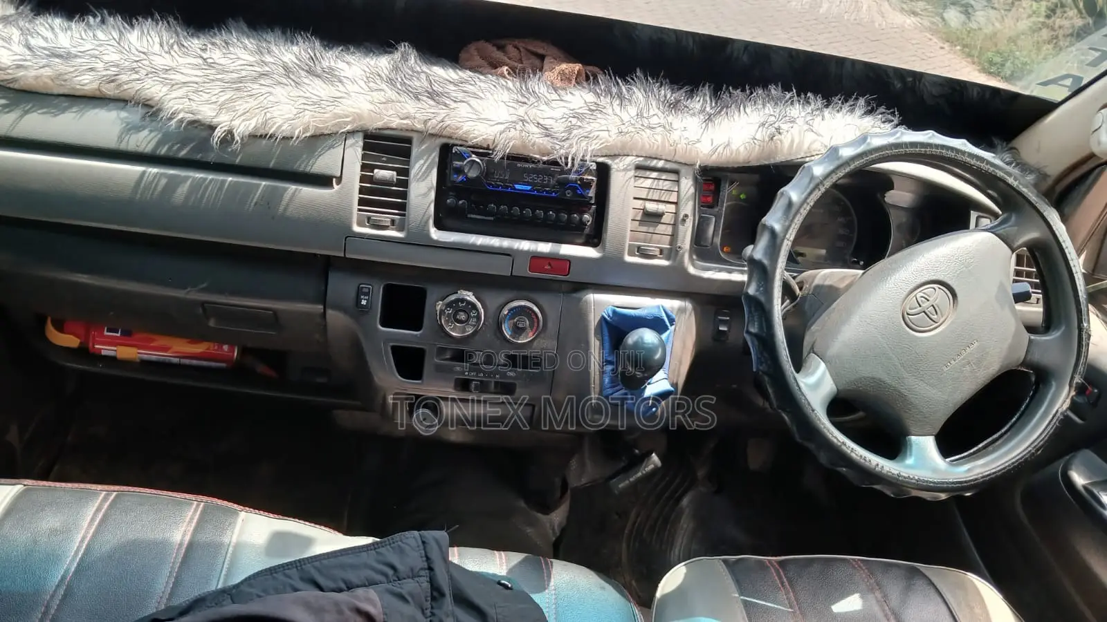 Toyota HiAce 2012 Silver