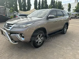 Toyota Fortuner 2019 Gold