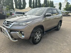 Toyota Fortuner 2019 Gold