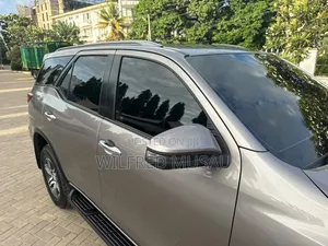 Toyota Fortuner 2019 Gold