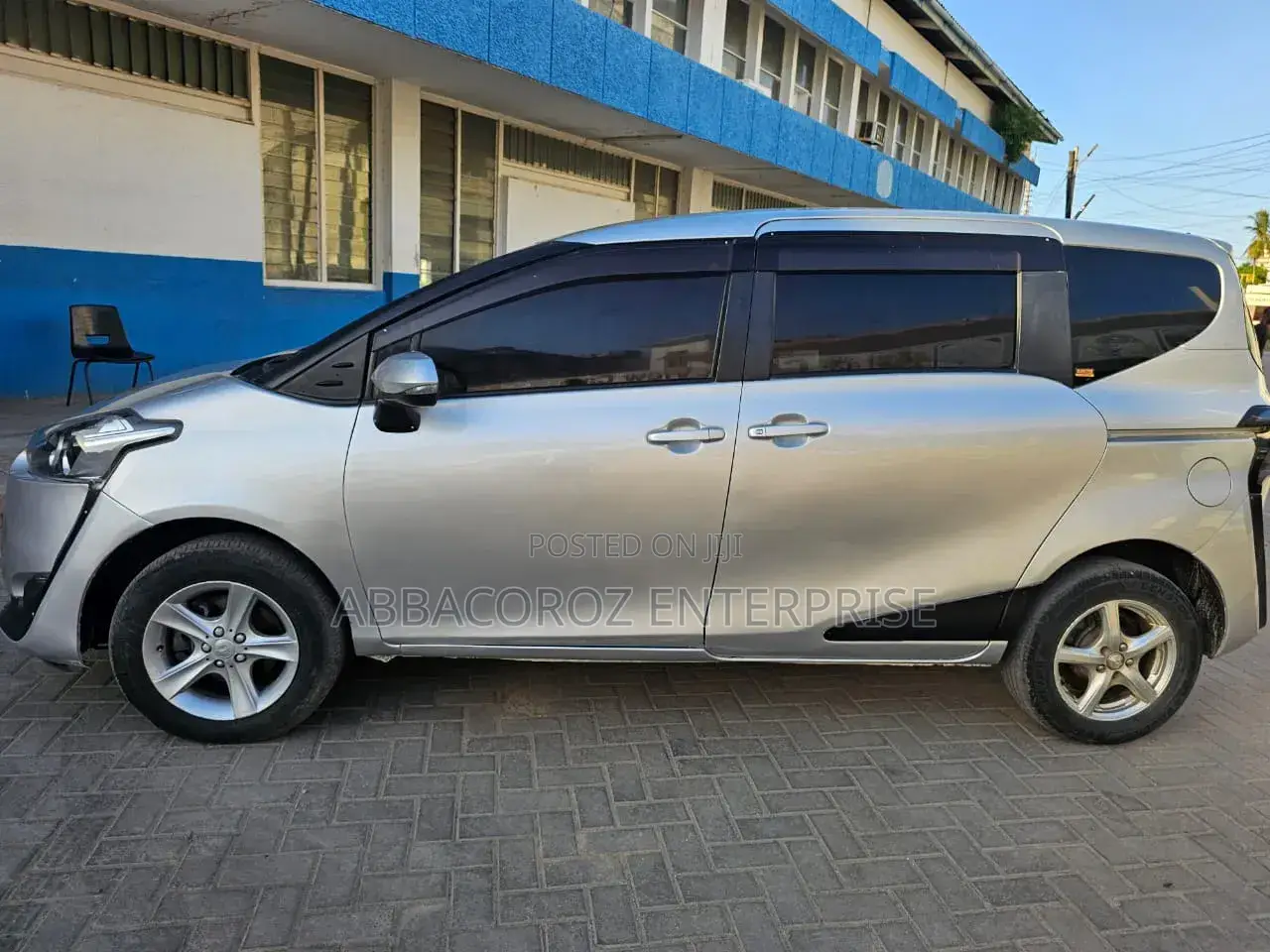 Toyota Sienta 2017 Silver