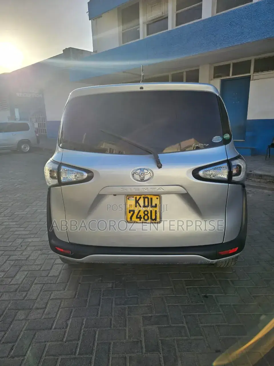 Toyota Sienta 2017 Silver