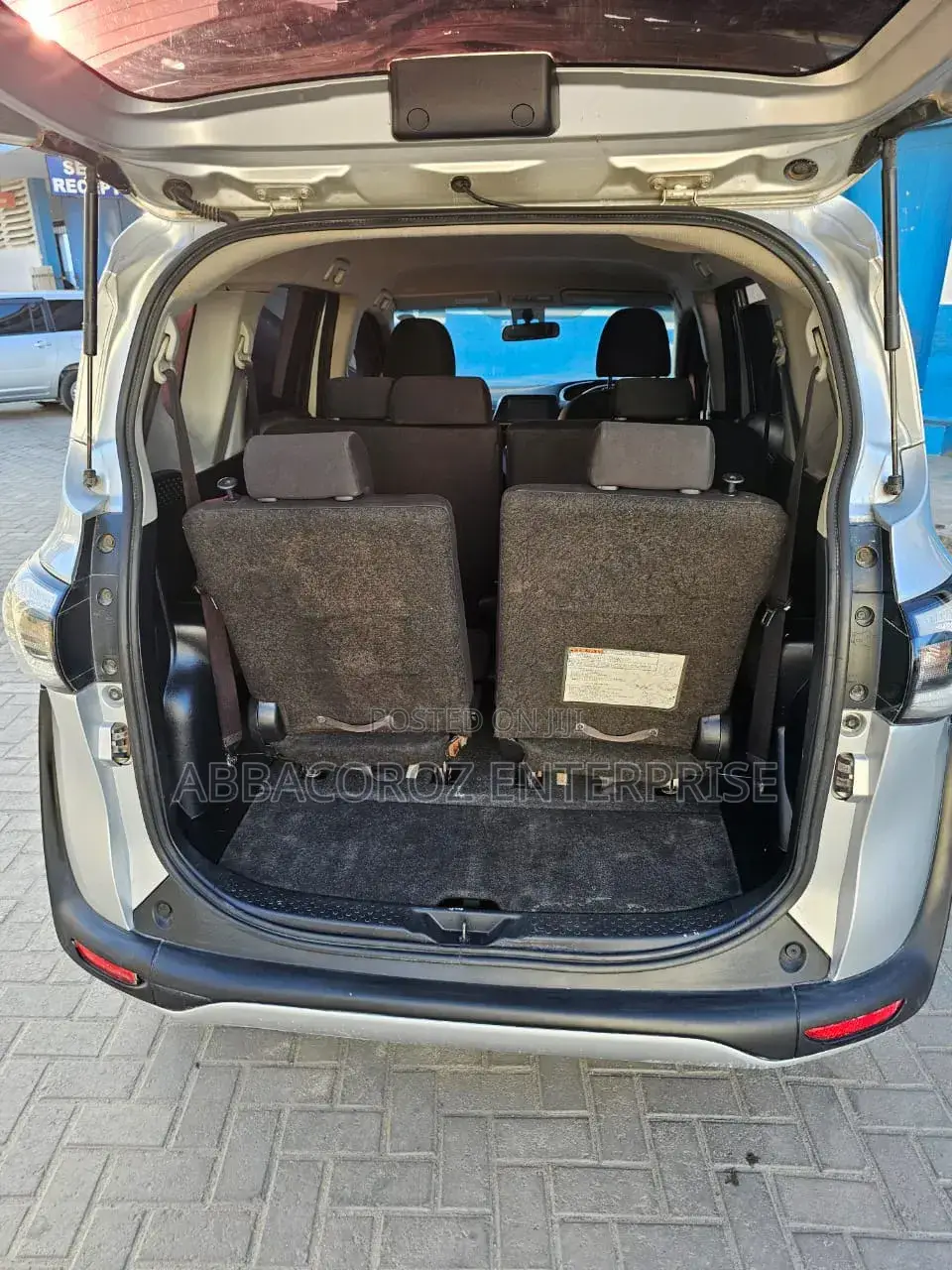 Toyota Sienta 2017 Silver