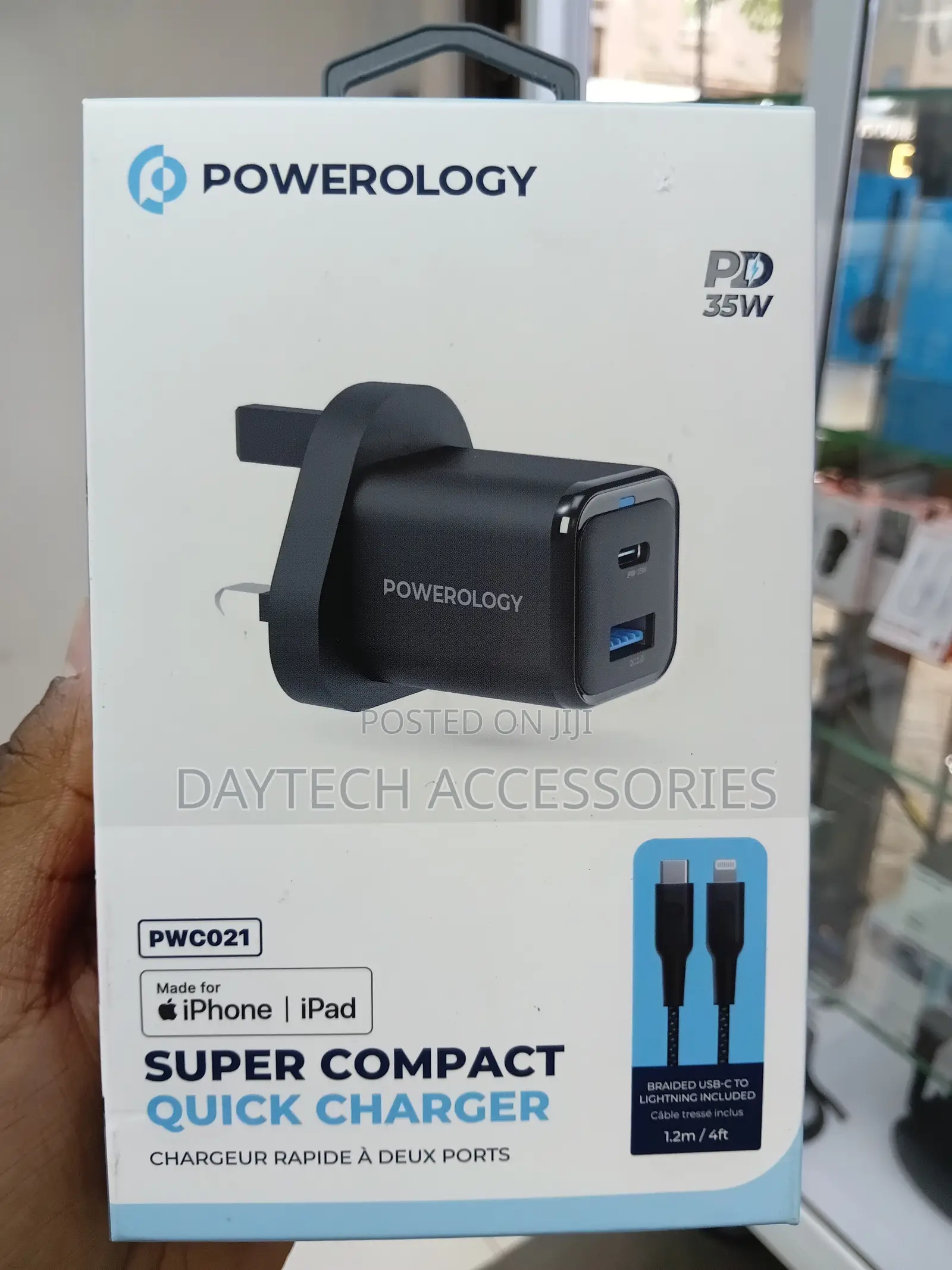 The Powerology Dual Port Super Compact Quick Charger 35w.