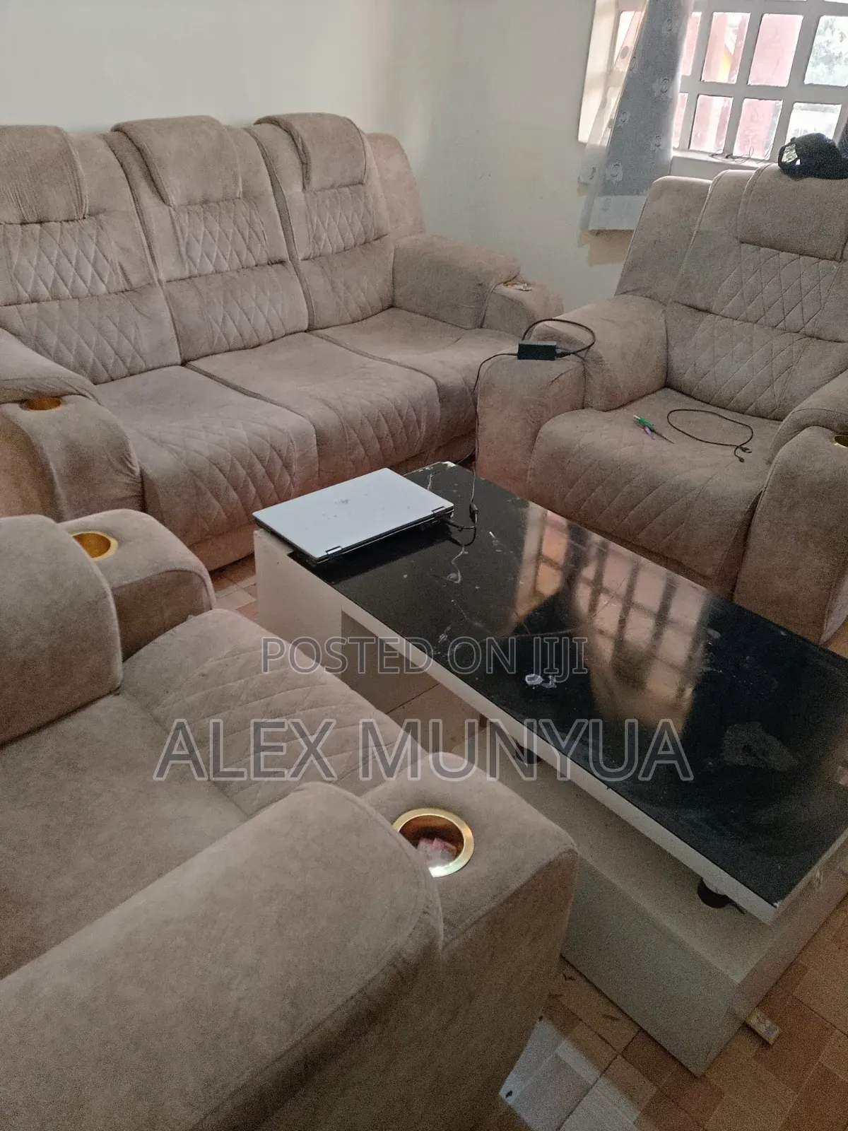 Selling a Couch, Semi Recliner 5 Seater