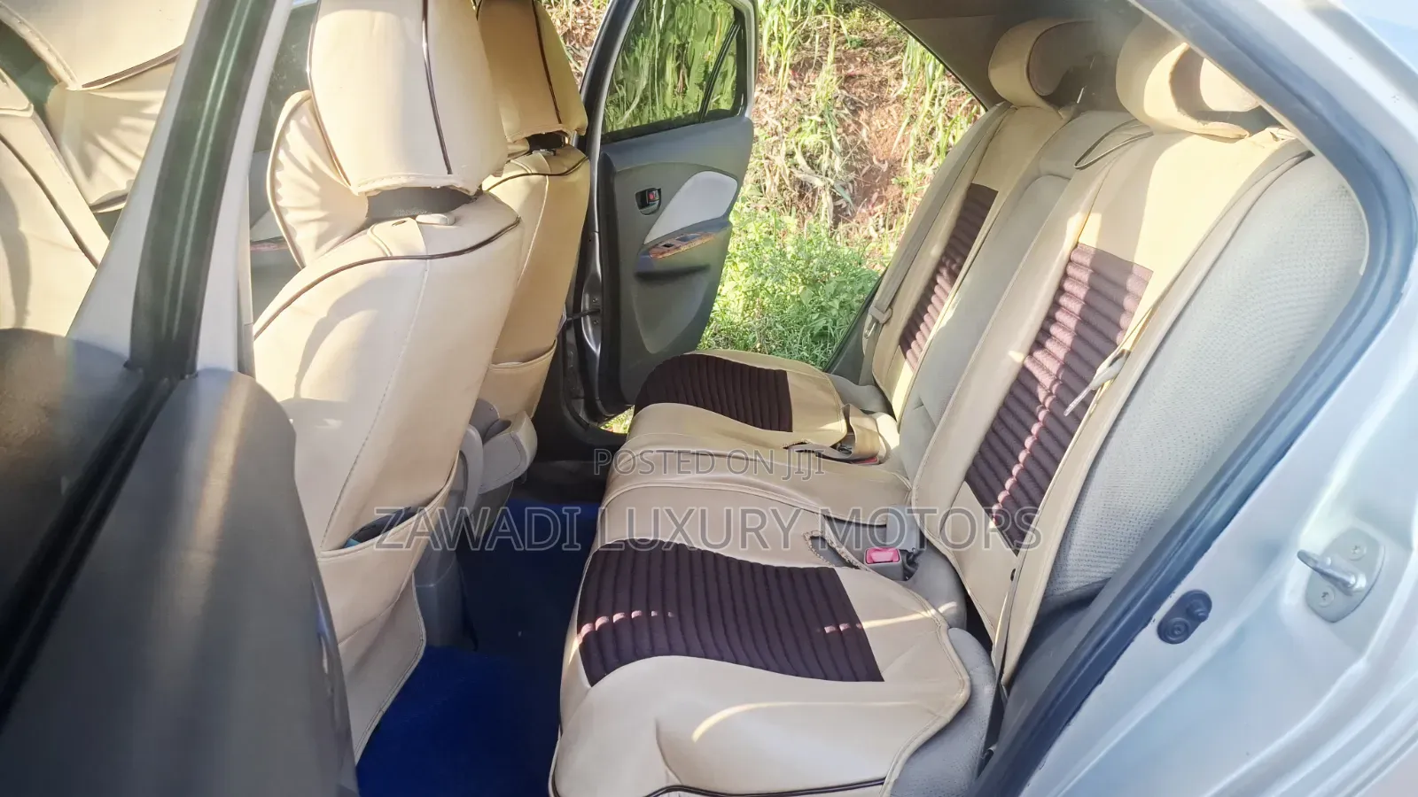 Toyota Belta 2010 Silver