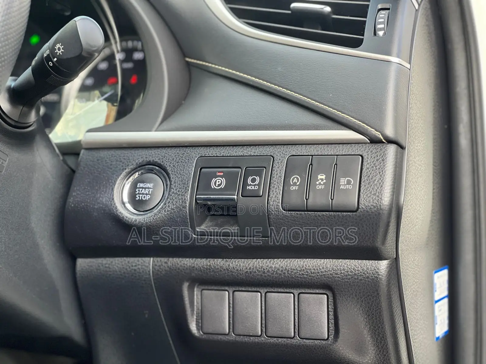 Toyota Harrier 2.0 2019 Off white