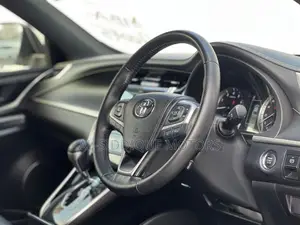 Toyota Harrier 2.0 2019 Off white