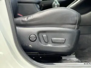 Toyota Harrier 2.0 2019 Off white