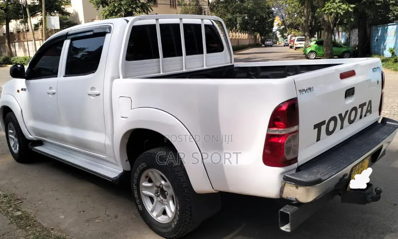 Toyota Hilux 2014 White