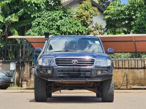 Toyota Land Cruiser 2000 Black