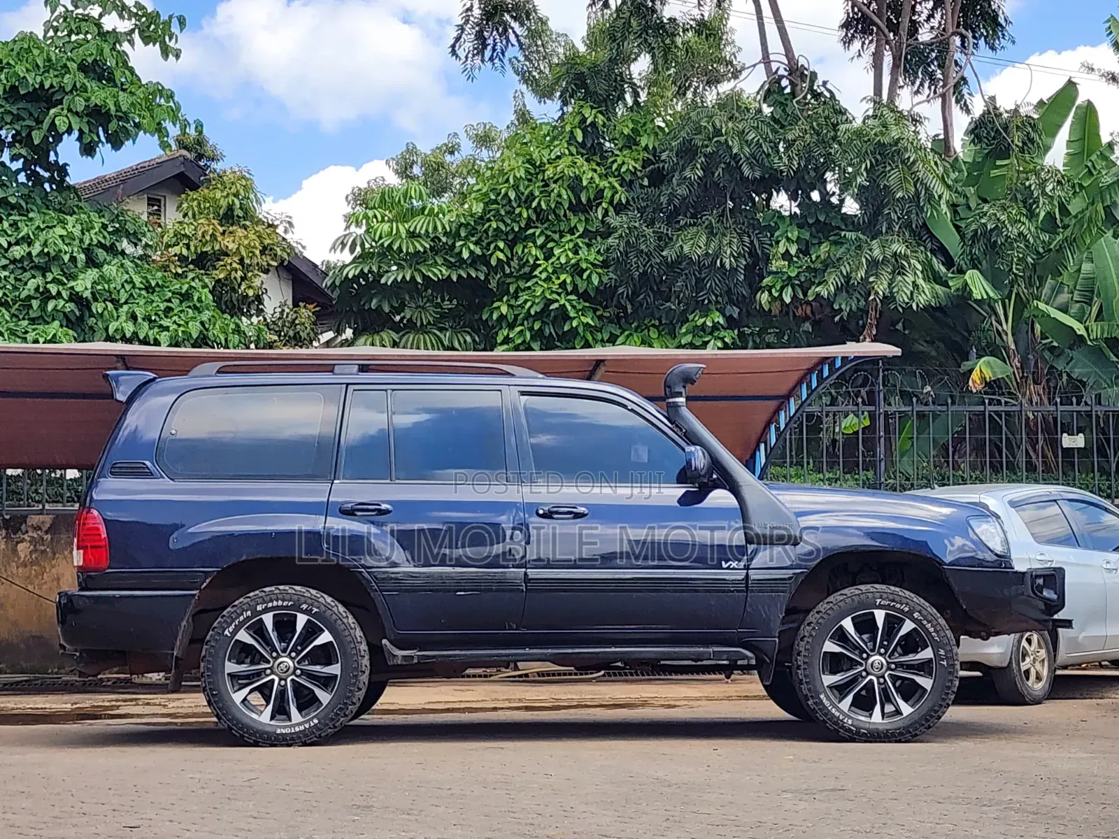 Toyota Land Cruiser 2000 Black
