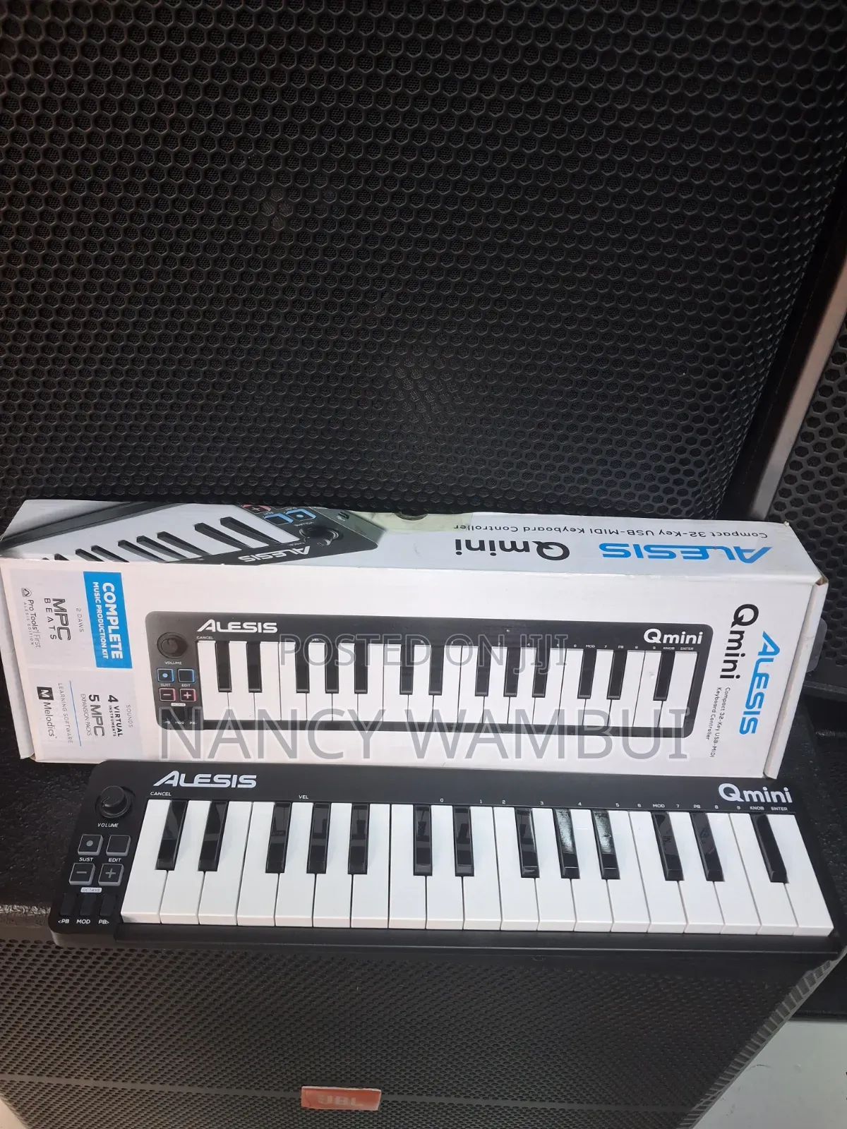 A Qmini Compact 32-Key Usb-Midi Keyboard Controller
