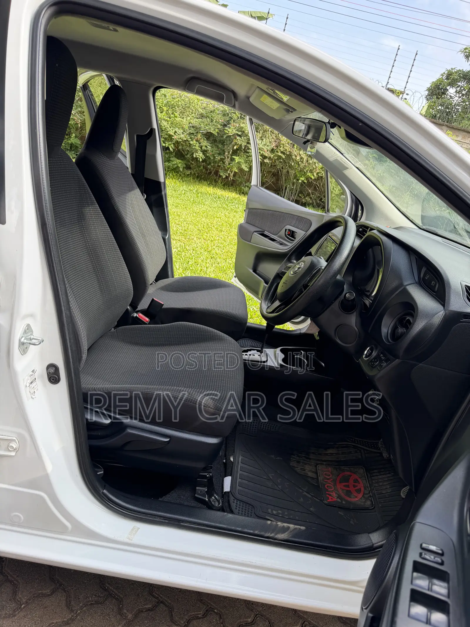 Toyota Vitz 2018 White