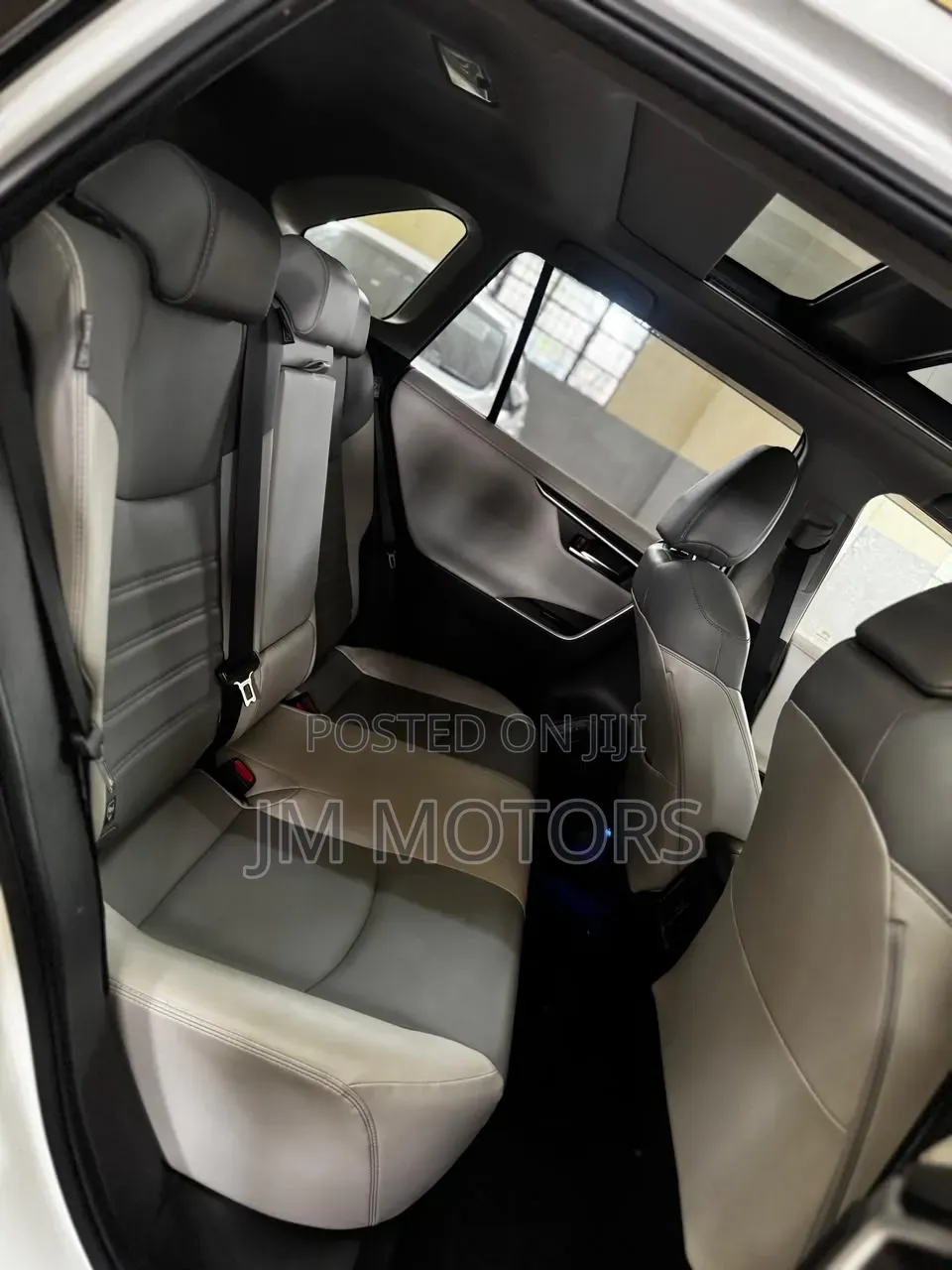 Toyota RAV4 2021 Off white