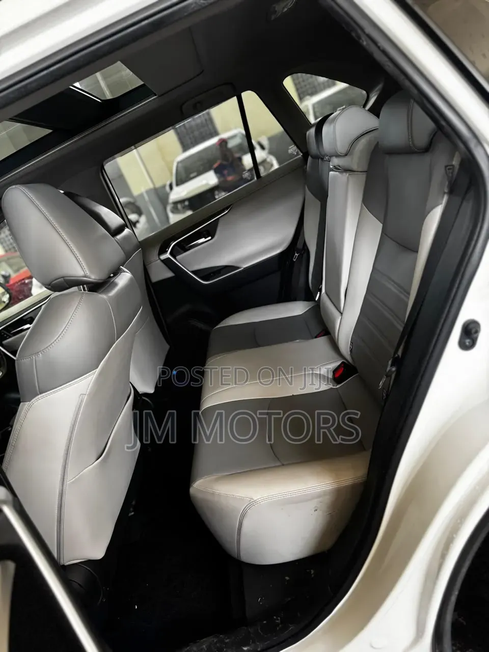 Toyota RAV4 2021 Off white