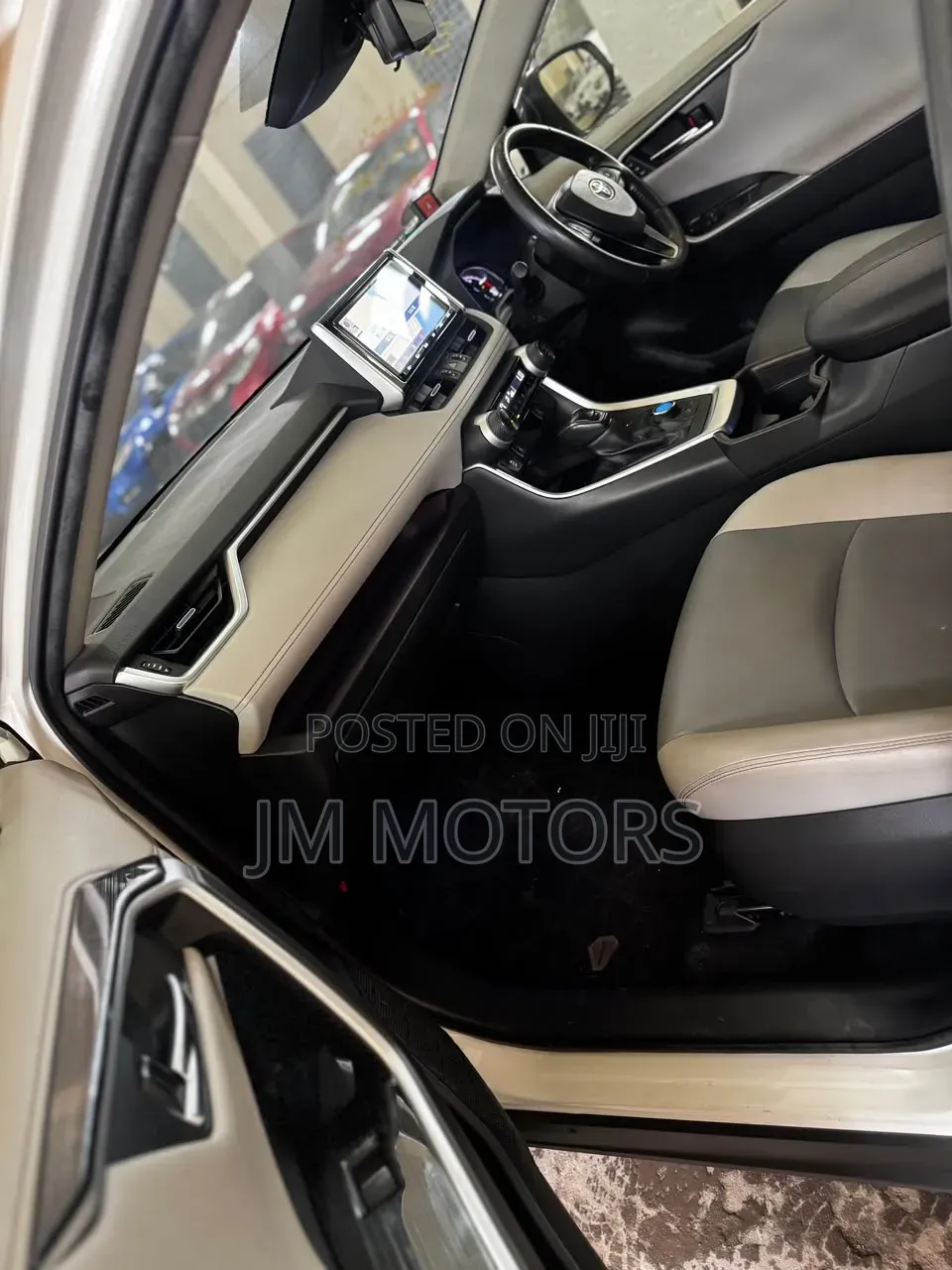 Toyota RAV4 2021 Off white