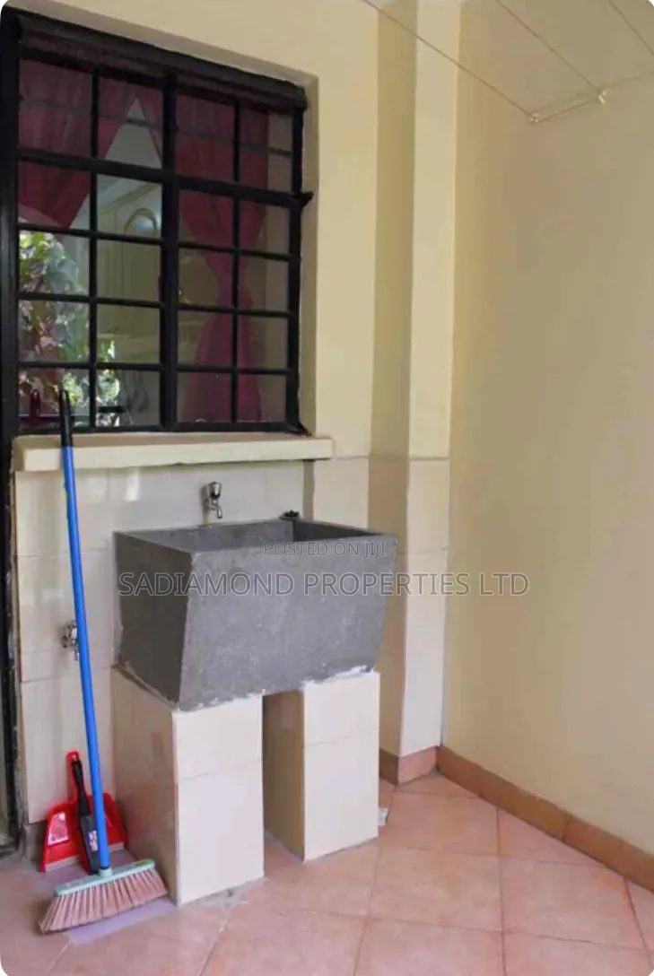 3bdrm Apartment in Valley Arcade for sale