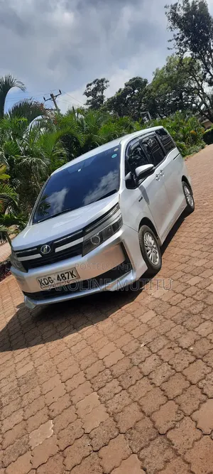 Toyota Voxy SV Premium 2014 Silver