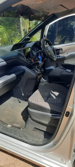 Toyota Voxy SV Premium 2014 Silver