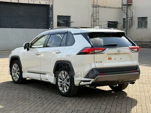 Toyota RAV4 2021 White