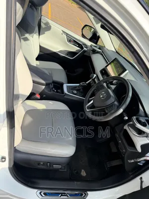 Toyota RAV4 2021 White