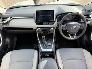 Toyota RAV4 2021 White