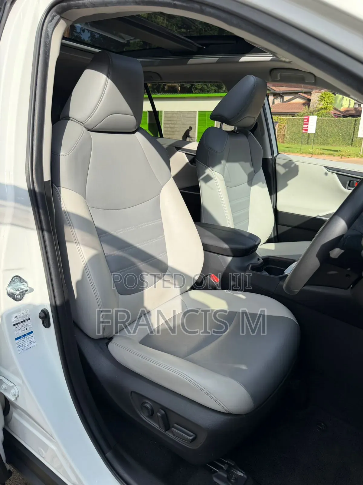 Toyota RAV4 2021 White