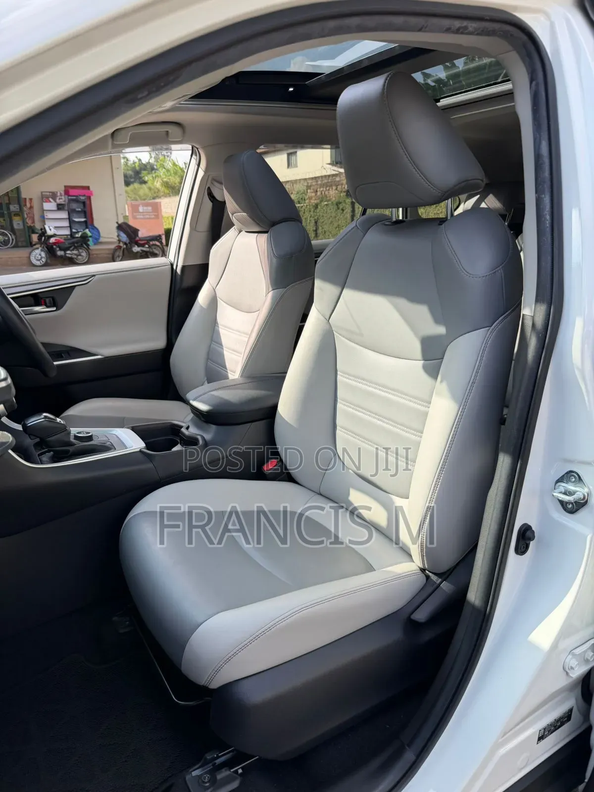 Toyota RAV4 2021 White