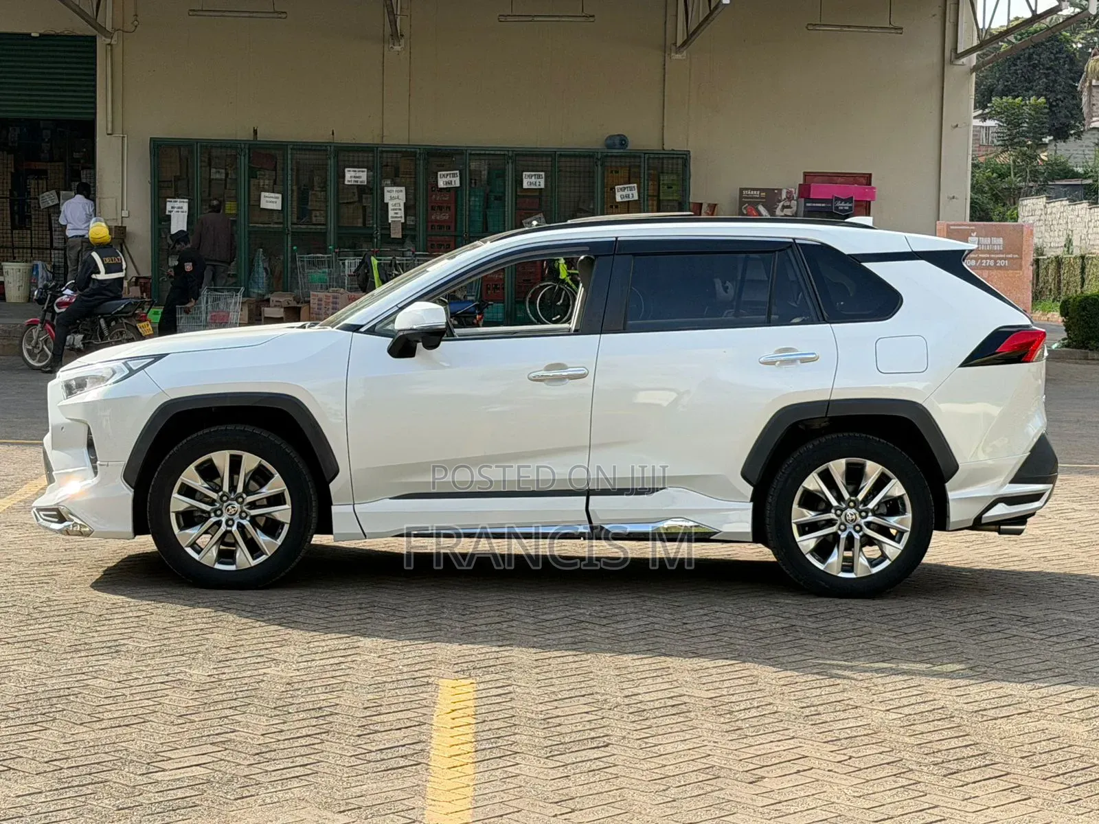 Toyota RAV4 2021 White