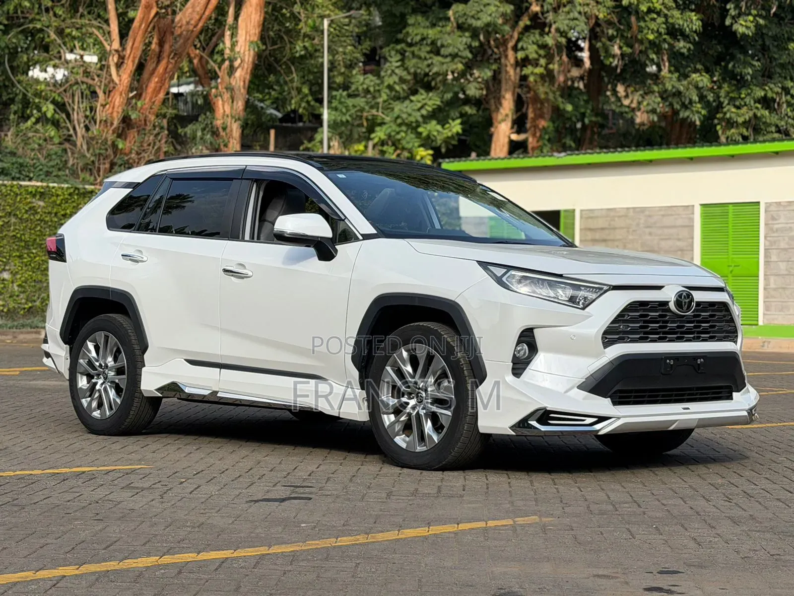 Toyota RAV4 2021 White