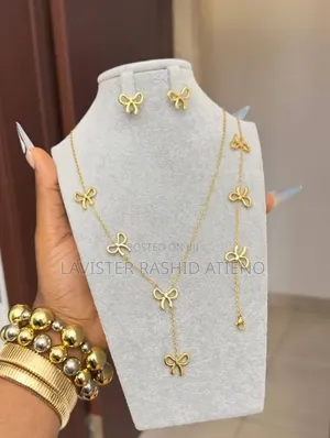 Selling Beautiful Jewelry to Everyone Whi Is Interested.