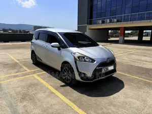 Toyota Sienta 1.5 FWD (6-seater) 2016 Silver