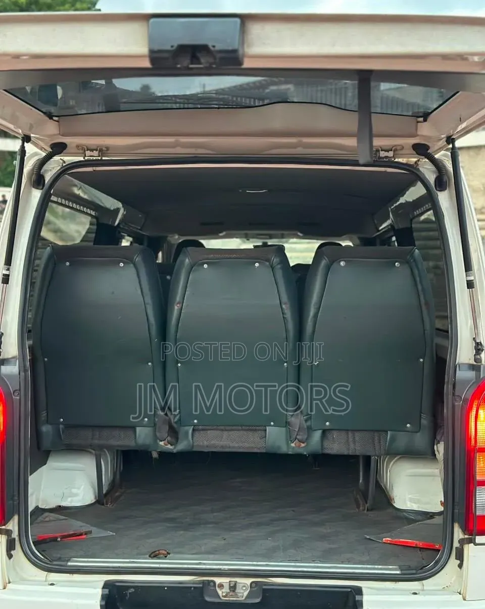 Toyota HiAce 2012 White